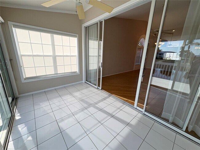 Building Photo - 1011 Pelican Ct