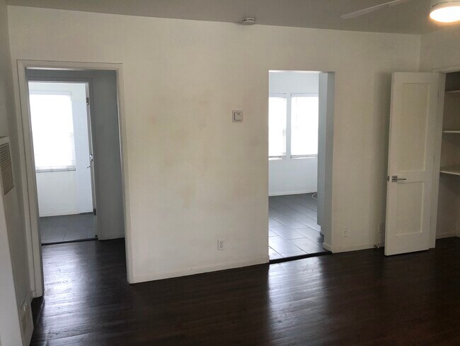 Building Photo - 1275 E 2nd St