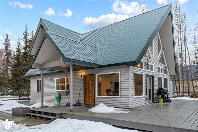 Building Photo - Well-Maintained, Chalet Style Home