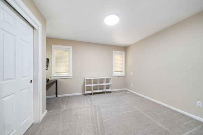 Building Photo - 10251 NW Village Heights Dr