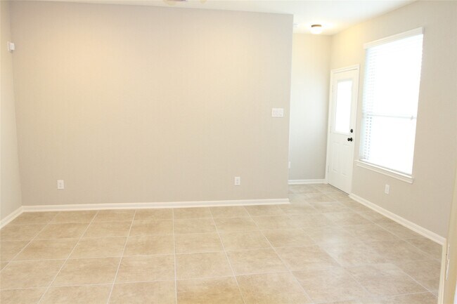 Building Photo - 12102 La Strada St