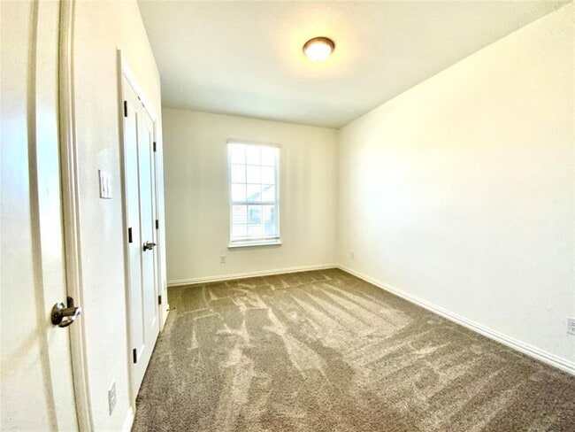 Building Photo - 247 Du Bois Ln