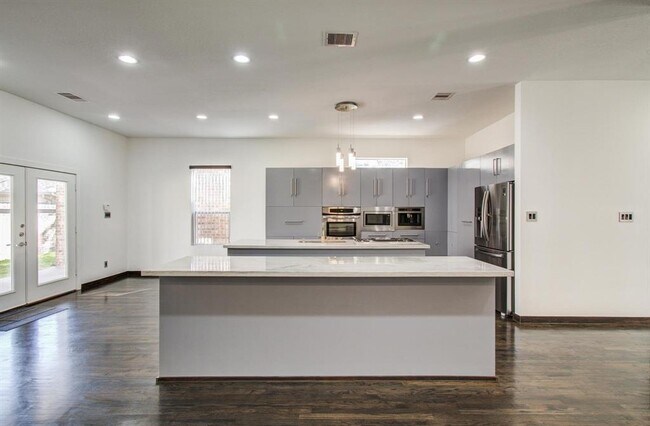 Building Photo - 15959 Knolls Lodge Dr