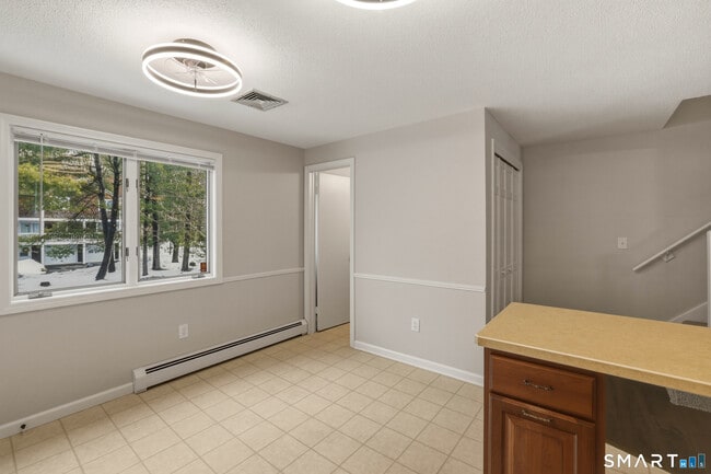 Building Photo - 116 Songbird Ln