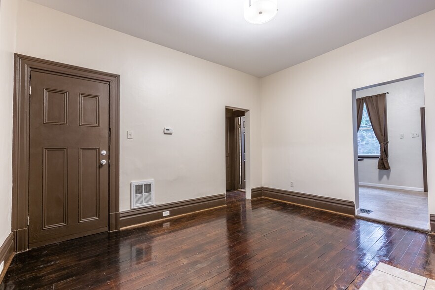 Building Photo - 1013 Ross Ave
