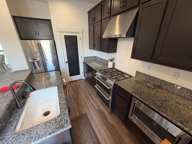 Building Photo - 3 Bedroom | 2.5 Bathroom | Crocker Village House