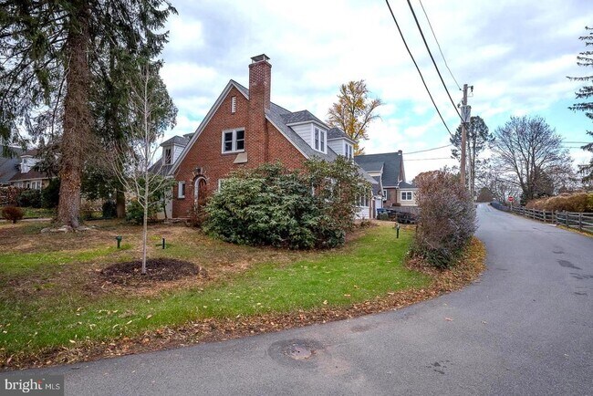 Building Photo - 28 Orchard Ln