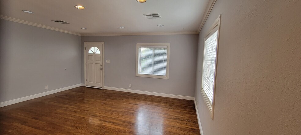 Primary Photo - 17565 Bullock St