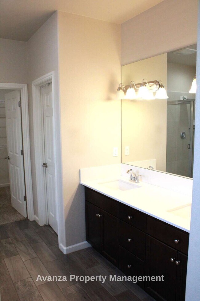 Building Photo - Home for Rent 4 Bed/2.5 Bath - 2,400 Sq Ft. Rent: $3,395/month Security Deposit: $3,495 Clovis Ea...