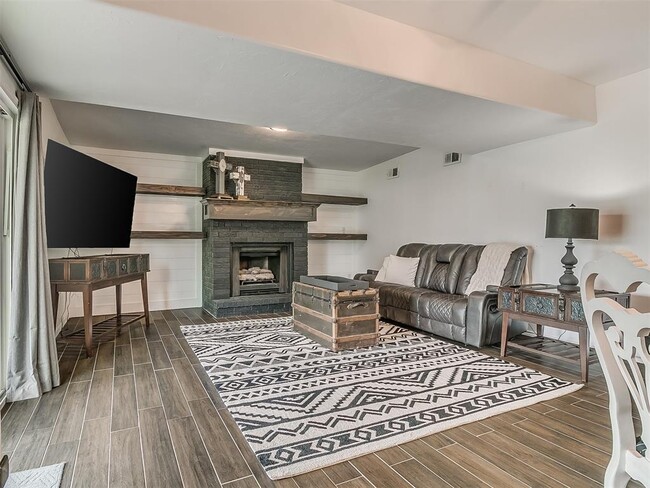 Building Photo - 621 N 16th St