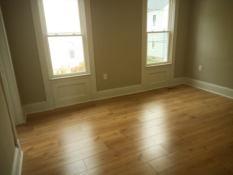 Building Photo - 57 Moreland St