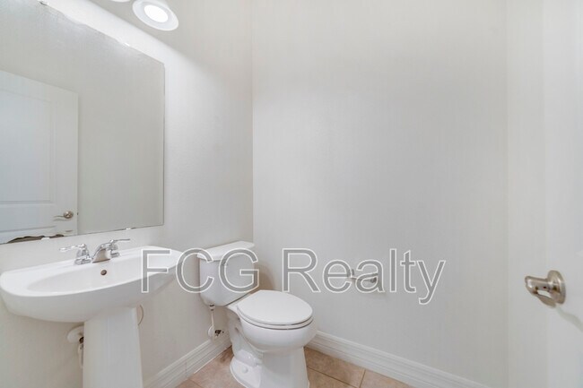 Building Photo - 11701 Verrazano Dr