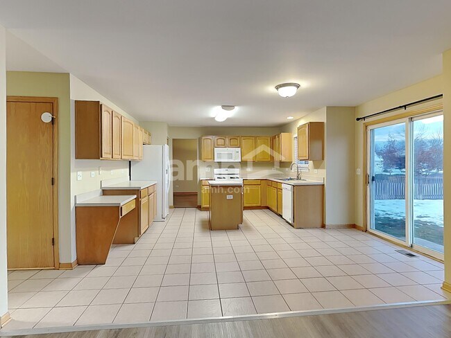 Building Photo - 20863 Brentwood Ct