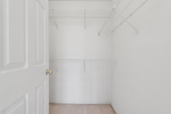 Building Photo - Wonderful Townhome
