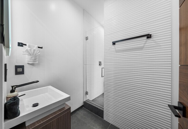 Building Photo - 838 California Ave