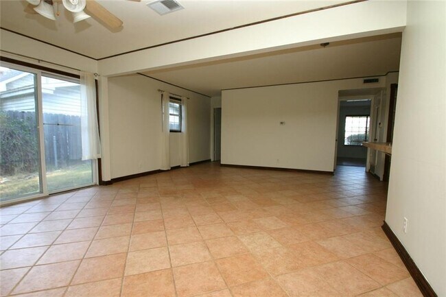 Building Photo - 6702 Isabelle Dr