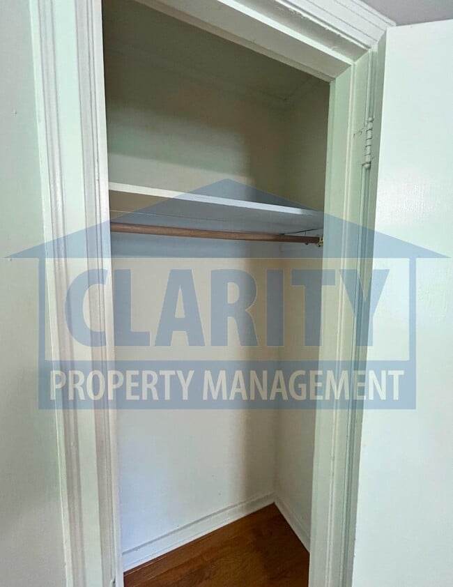 Building Photo - Three bedroom home in Downtown Cleveland!