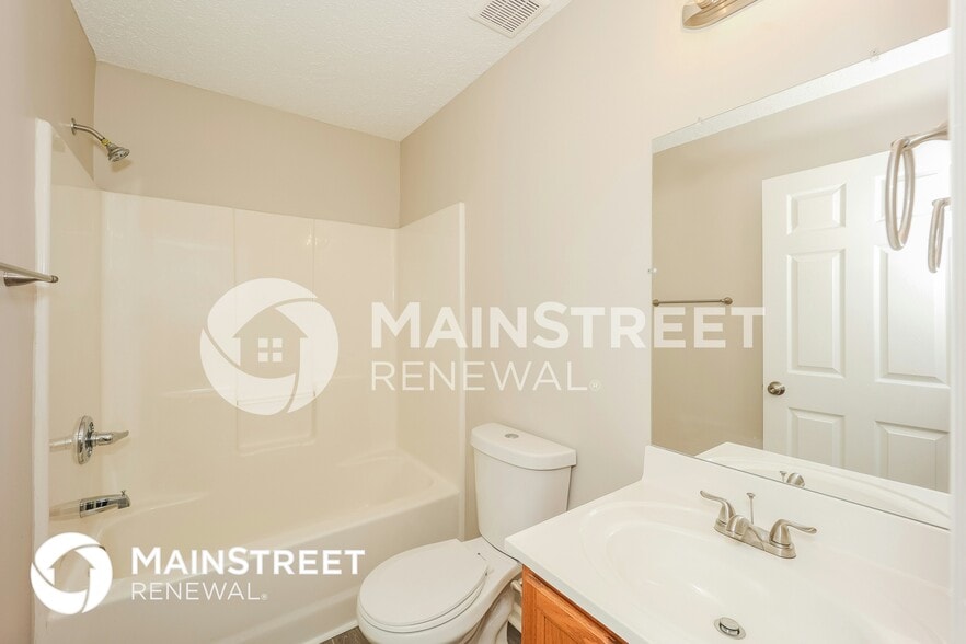 Building Photo - 5151 Hilltop Dr