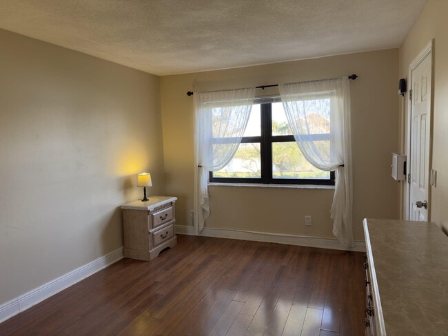 Building Photo - 15710 E Waterside Cir