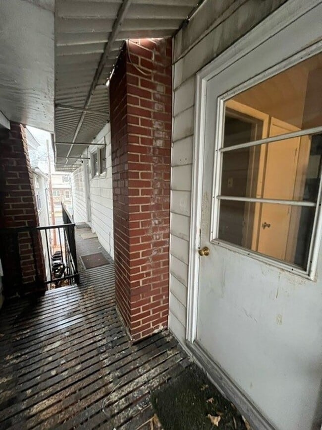 Building Photo - 2 Bedroom 1 Bathroom