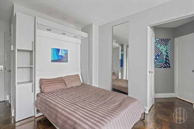 Building Photo - 225 E 36th St