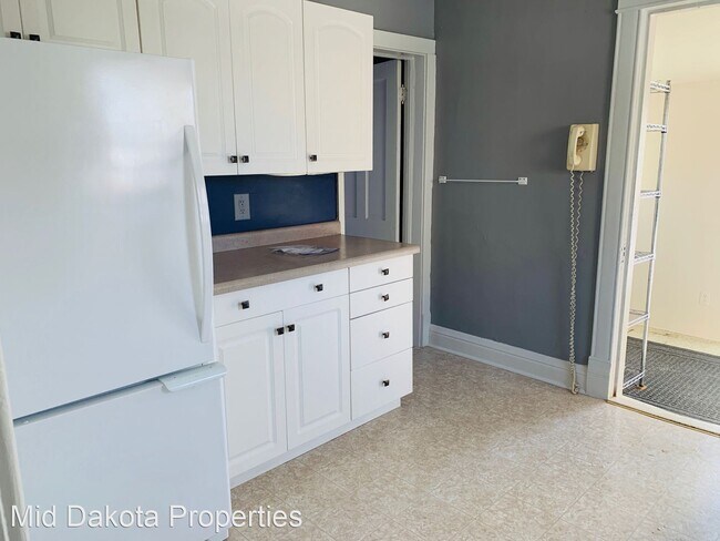 Building Photo - 2 br, 1 bath House - 807 E 6th