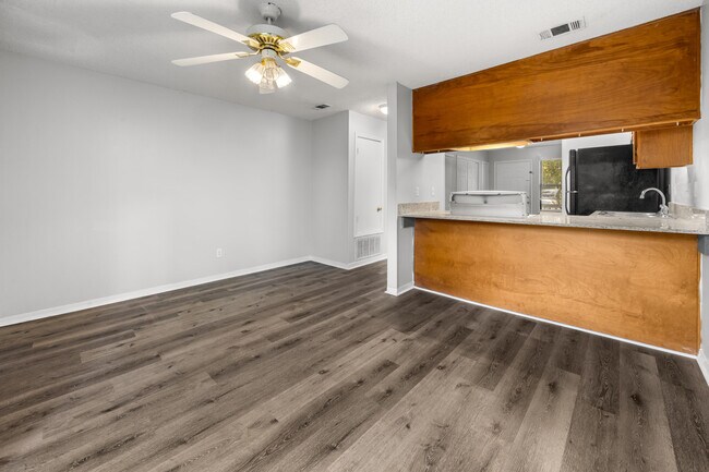 Building Photo - 205 Marquette St