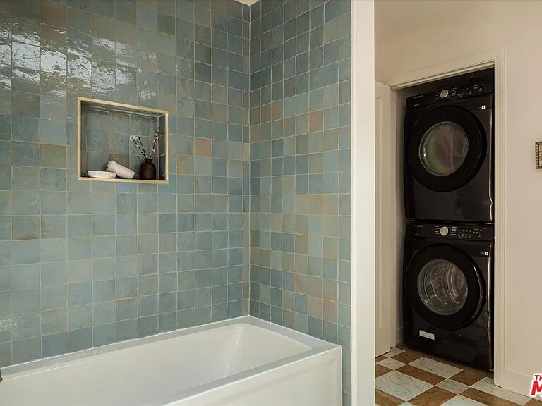 Building Photo - 5031 Townsend Ave