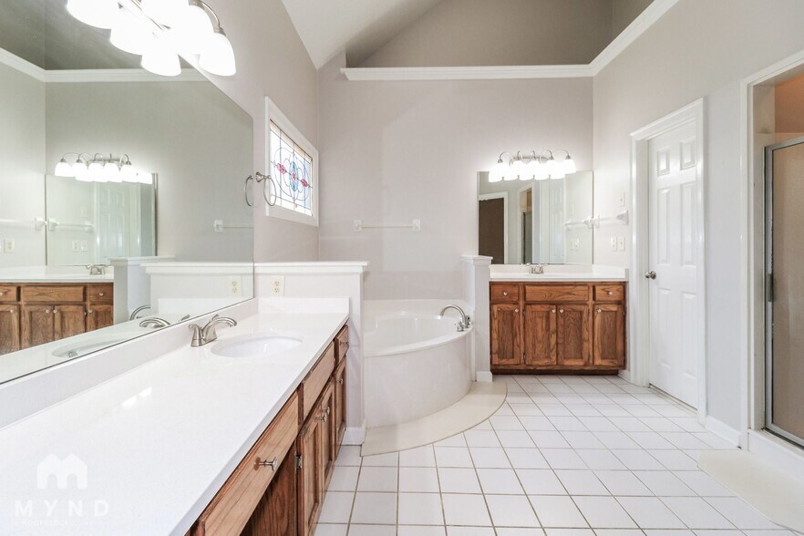 Building Photo - 1624 Wayside Cove