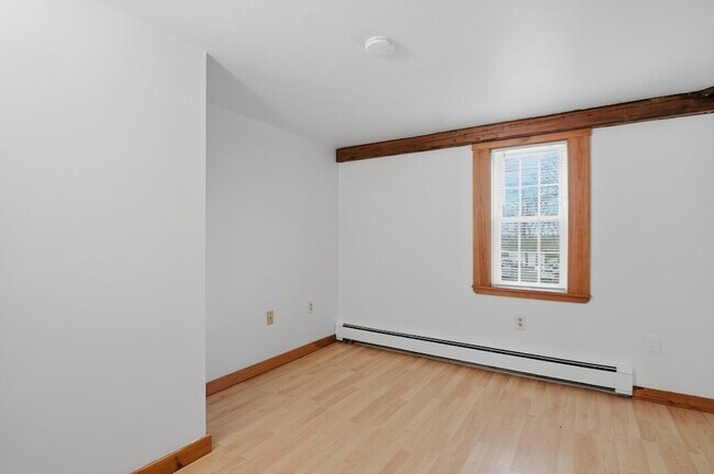 Building Photo - 92 Main St