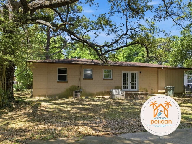 Building Photo - Spacious 4 Bedroom, 2 Bathroom Home
