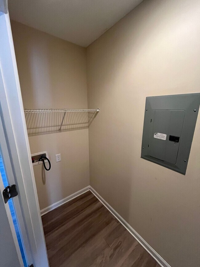 Building Photo - 4-bedroom, 2.5 bathroom townhome
