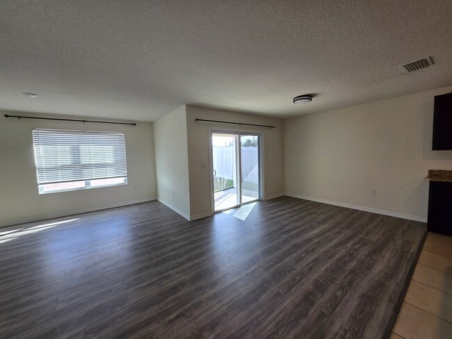 Building Photo - 4  bedroom 2 bath Home for Rent  in the He...