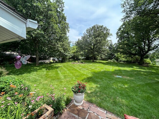 Building Photo - 4545 Manchester Dr