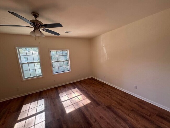 Building Photo - 14 Dellwood Dr