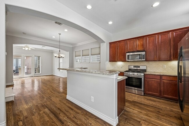 Building Photo - 622 Rutland St