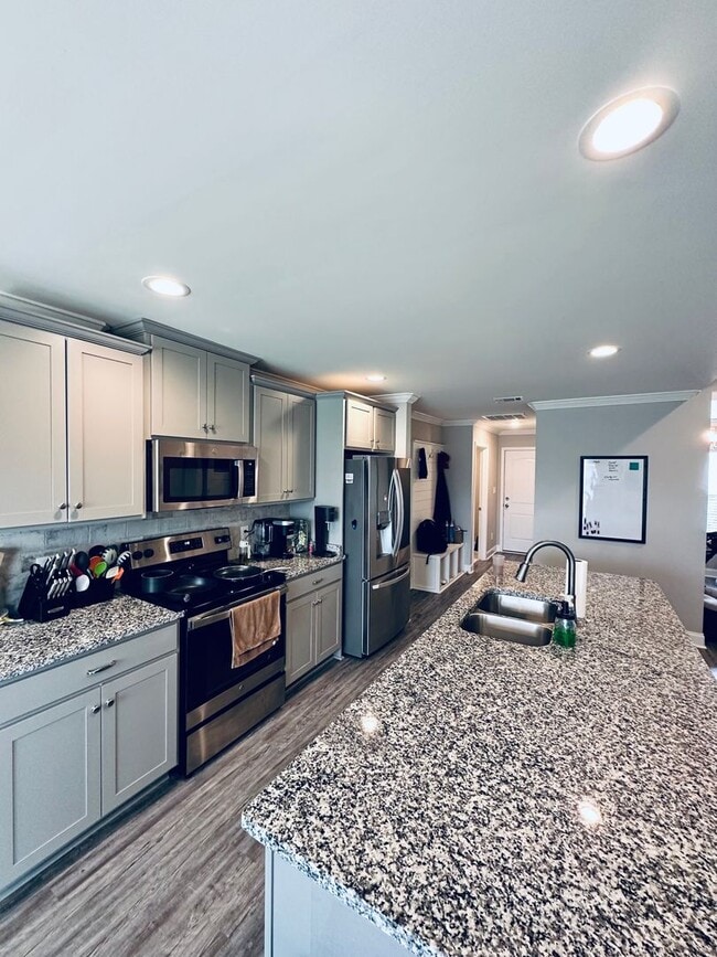 Building Photo - 104 Sig Ct