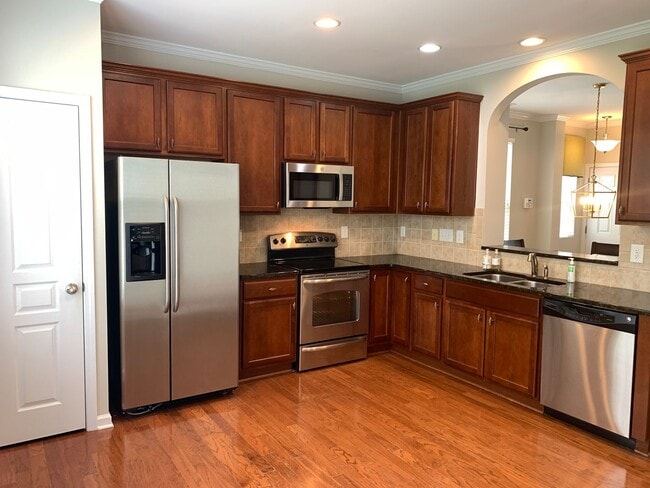 Building Photo - Perfectly Located 2 Bedroom Suite Townhome...