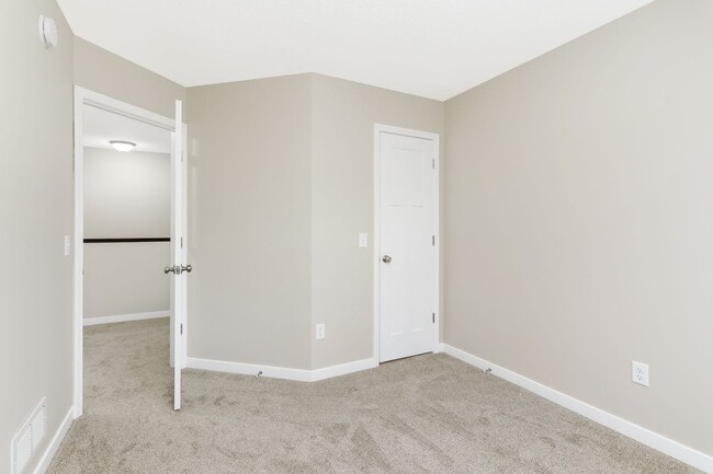 Building Photo - Otsego Townhome for RENT 3bd3ba2gar INTERIOR UNIT available May 01