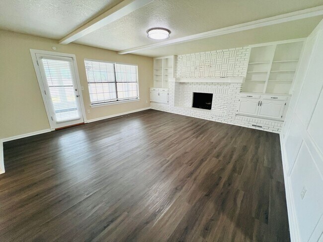 Building Photo - Spacious 4 bed 2.5 bath in Union Schools