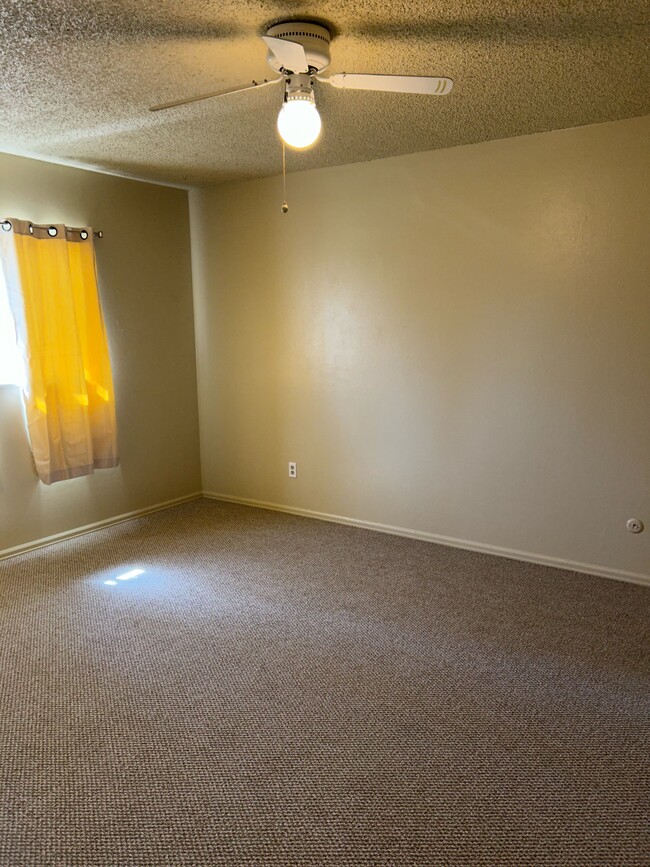 Upper bedroom - 2412 Dodd Ln