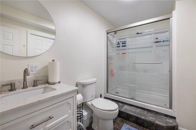 Building Photo - 61 School St