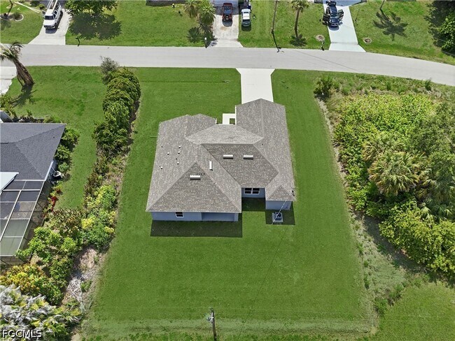 Building Photo - 1406 Ford Cir