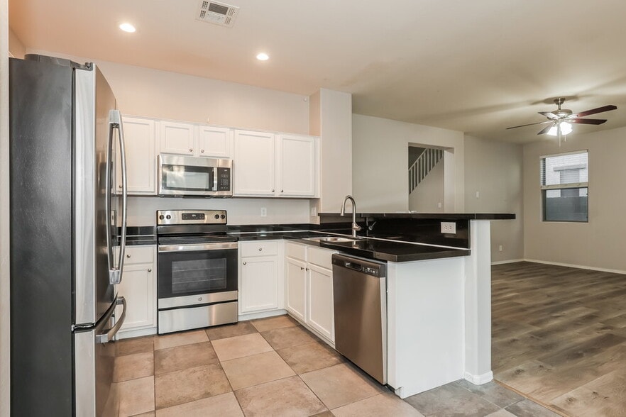 Building Photo - 4043 W Pedro Ln