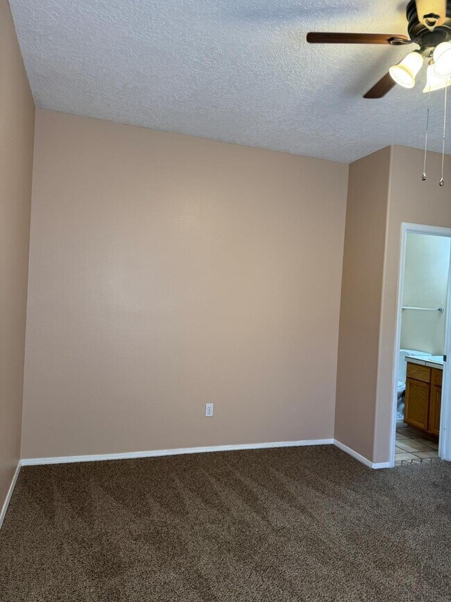 Building Photo - 256 Glenridge Park Ln NE