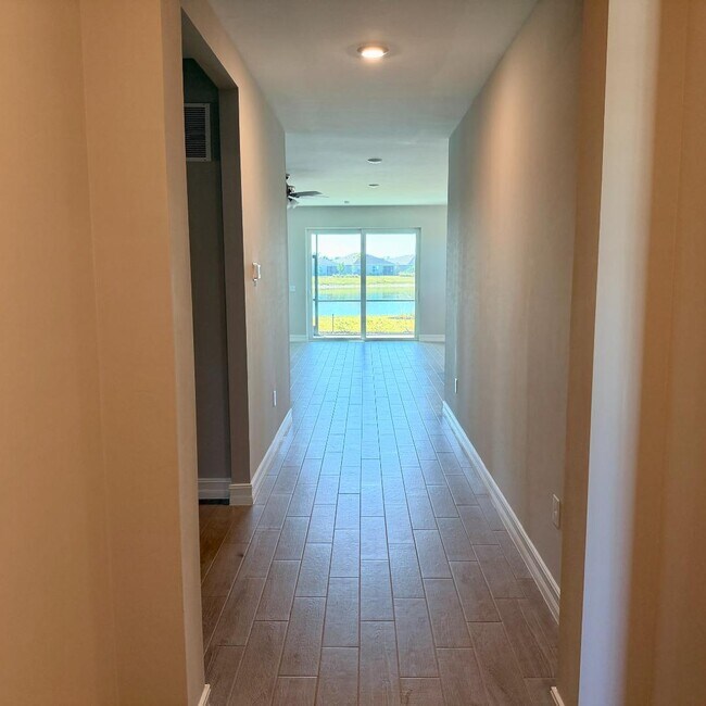 Building Photo - 17827 Shade Tree Loop