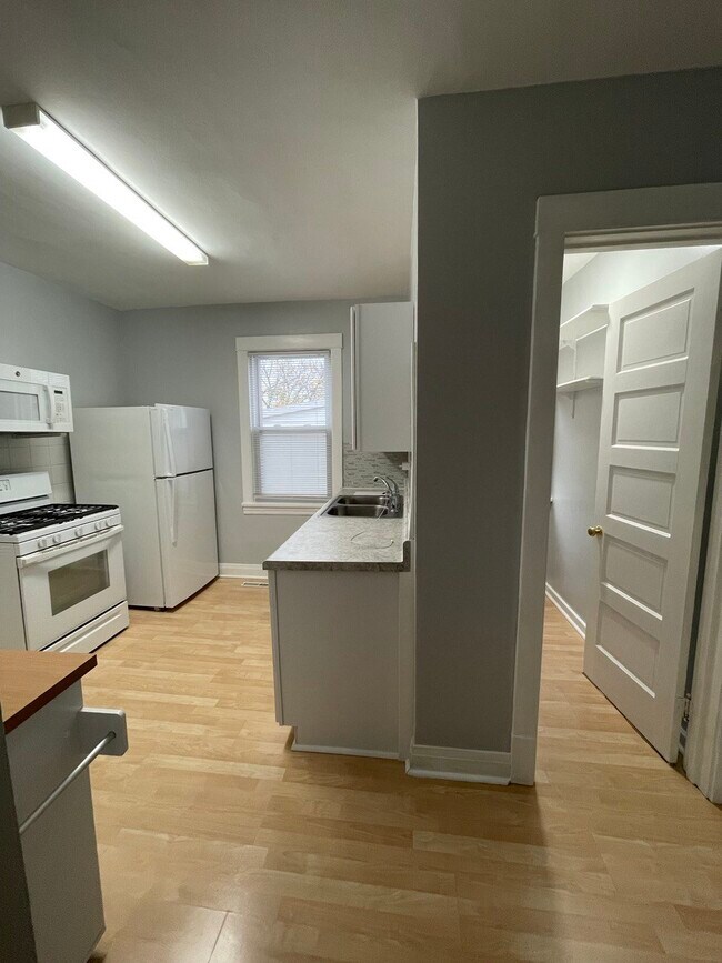 Kitchen, Pantry - 5434 N Lotus Ave