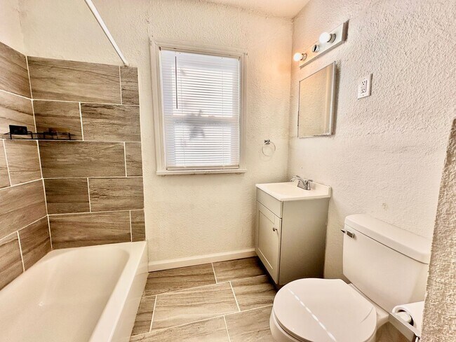 Building Photo - Three bedroom OKC Home - Move in Deposit-Free! (If Qualified)