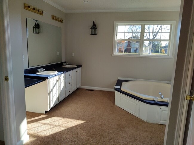 Building Photo - 1059 Hugo Dr