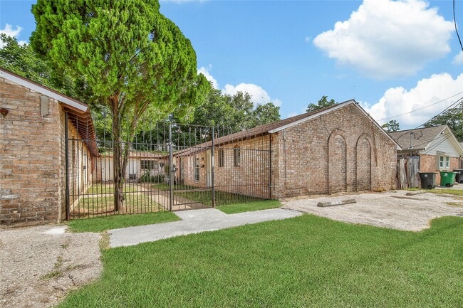Building Photo - 10006 Neuens Rd